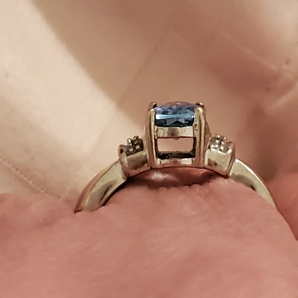 10k wg blue topaz/diamond ring - Picture 5 of 10